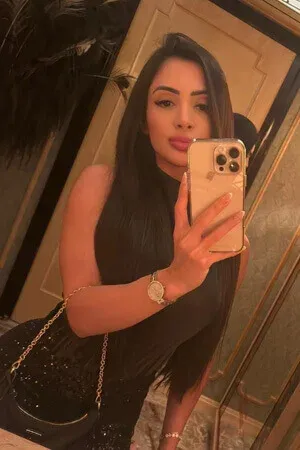 Chanel selfie