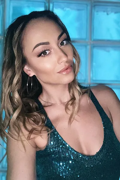 Angelina profile image #9