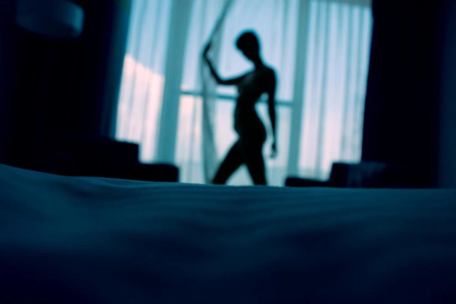 Should I Host a London Escort or Book a Hotel?
